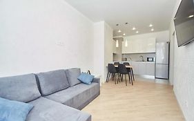 Black Sea Luxury Apartment In Arcadia